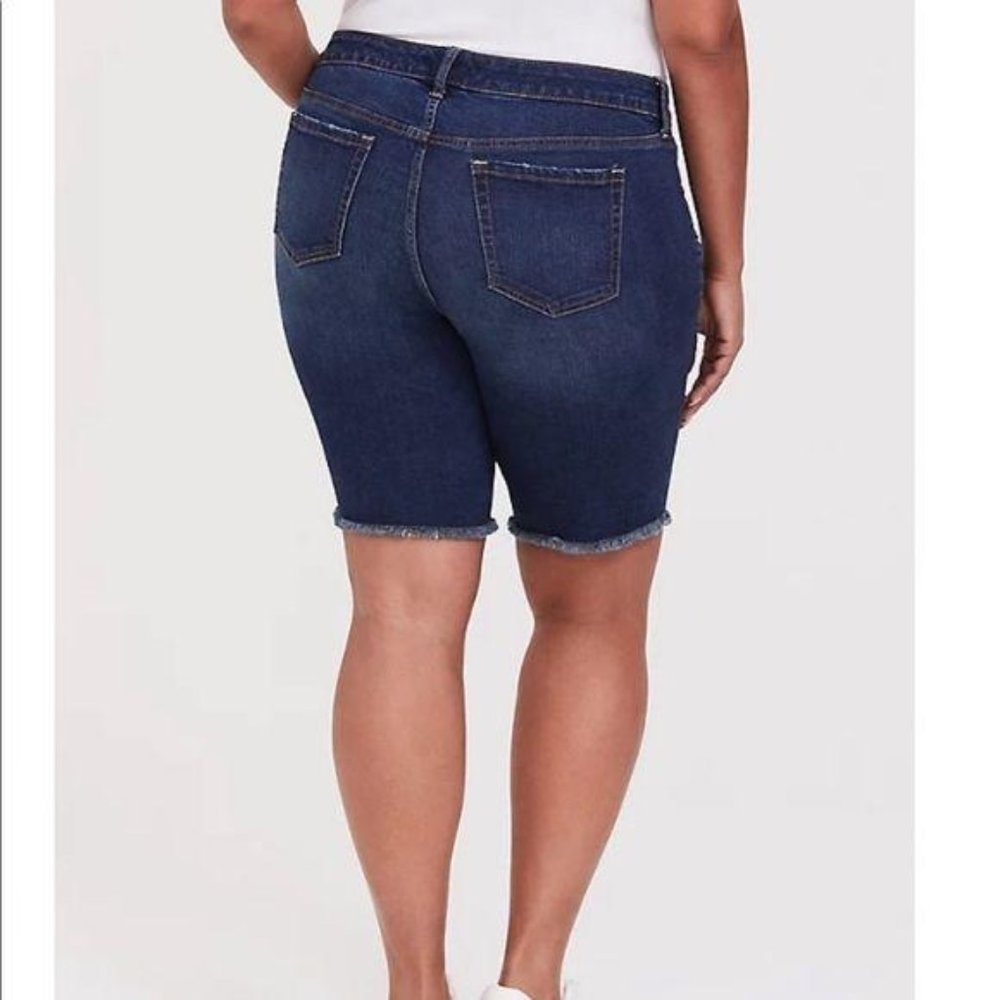 Torrid BOYFRIEND BERMUDA SHORT - Picture 2 of 6